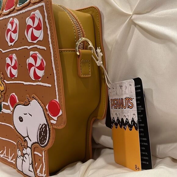 Loungefly Peanuts Snoopy Scented Gingerbread House Figural Crossbody Bag NWT - Picture 4 of 9
